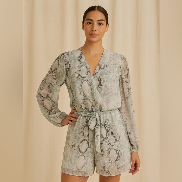 Arden B Snake Print Romper Size Small - Picture 1 of 16